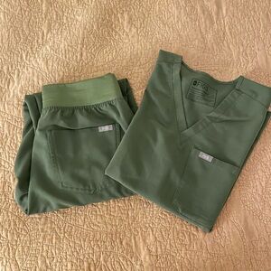 FIGS Olive Scrub set